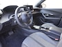 Peugeot 2008 1.2 PureTech 130pk Automaat Allure Navigatie Apple Carplay/Android Auto 360 camera Parkeersensoren Blind Spot Assist Adaptive Cruise Control Stoelverwarming Getinte ramen Climate Control