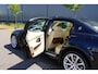 Maserati Quattroporte 4.2 ZF Automaat |V8 |401 pk |Topstaat |Beige leder |Xenon |Schuifdak |Entertainmentsysteem |Parkeersensoren voor en achter |Climate |Cruise |19" lichtmetalen velgen