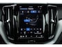Volvo XC60 T8 Plug-in hybrid AWD Ultimate Dark | Panoramisch schuif-/ kanteldak | Head-up display | Harman Kardon | Elektrische voorstoelen met geheugenfunctie | Trekhaak, inklapbaar | 360 graden camera | Stoel-/ stuurwielverwarming | Pilot assist | Apple carplay/ Android auto