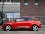 Renault Clio Estate 0.9 TCe Limited 90pk | Navigatie | Trekhaak | Airco | Cruise Control | Parkeerhulp achter | Extra getint glas | Lichtmetalen velgen