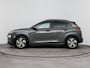 Hyundai Kona Electric EV Premium 64 kWh | Camera | SOH 95,2% | Warmtepomp | Navi & Carplay/Android | Clima | Stoelverkoeling & Stoel stuur verwarming |Trekhaak voor fietsendrager