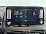 Hyundai Kona Electric EV Premium 64 kWh | Camera | SOH 95,2% | Warmtepomp | Navi & Carplay/Android | Clima | Stoelverkoeling & Stoel stuur verwarming |Trekhaak voor fietsendrager