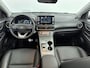 Hyundai Kona Electric EV Premium 64 kWh | Camera | SOH 95,2% | Warmtepomp | Navi & Carplay/Android | Clima | Stoelverkoeling & Stoel stuur verwarming |Trekhaak voor fietsendrager