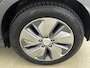 Hyundai Kona Electric EV Premium 64 kWh | Camera | SOH 95,2% | Warmtepomp | Navi & Carplay/Android | Clima | Stoelverkoeling & Stoel stuur verwarming |Trekhaak voor fietsendrager