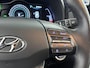 Hyundai Kona Electric EV Premium 64 kWh | Camera | SOH 95,2% | Warmtepomp | Navi & Carplay/Android | Clima | Stoelverkoeling & Stoel stuur verwarming |Trekhaak voor fietsendrager