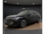 Volkswagen Passat Variant 1.5 eHybrid Elegance | Pano Dak | Trekhaak | 360 Camera | Head-up Display | Harman Kardon | Side Assist | ACC | Elek. Achterklep | Elek. stoelen | Stuur-/Stoelverwarming | 18'' |