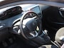 Peugeot 208 1.2 PureTech Signature *Carplay *Navi