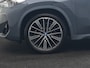 BMW X1 xDrive30e M Sport PHEV 326pk Dealer O.H. | Trekhaak Af Fabriek | Adaptive Cruise | Head Up | Harman / Kardon | 360 Camera | Alcantara Sportstoelen Memory & Verwarmd | Adaptief Onderstel | Sfeerverlichting | Stuur Verwarmd | Blis | Keyless | 20"L.M | Plug In Hybrid |