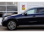 Mercedes-Benz GLC 300e Plug in hybride 4MATIC AMG Line*Perfect MB Onderh.*Luchtvering/Elek. Trekhaak/360/ACC/Burmester/Treeplanken/Bi-Color Leder/HUDLED/DAB/Sfeer/Dodehoek/Apple Carplay-Android/Parkeersens.V+A/19 inch LM*