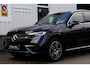 Mercedes-Benz GLC 300e Plug in hybride 4MATIC AMG Line*Perfect MB Onderh.*Luchtvering/Elek. Trekhaak/360/ACC/Burmester/Treeplanken/Bi-Color Leder/HUDLED/DAB/Sfeer/Dodehoek/Apple Carplay-Android/Parkeersens.V+A/19 inch LM*