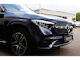 Mercedes-Benz GLC 300e Plug in hybride 4MATIC AMG Line*Perfect MB Onderh.*Luchtvering/Elek. Trekhaak/360/ACC/Burmester/Treeplanken/Bi-Color Leder/HUDLED/DAB/Sfeer/Dodehoek/Apple Carplay-Android/Parkeersens.V+A/19 inch LM*