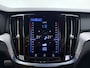 Volvo V60 B3 177pk R-Design / Harman en Kardon audio / Pilot Assist / Camera achter / Elektr. verstelbare stoelen met geheugen /