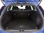 Volvo V60 B3 177pk R-Design / Harman en Kardon audio / Pilot Assist / Camera achter / Elektr. verstelbare stoelen met geheugen /