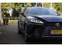 Lexus RX 350h Hybrid 4WD*Lexus fabrieksg.T/m05-2034!*Perfect Lexus Onderh.*HUD/ACC/Leder/Stoelverw./Stuurverw./Stuurkoeling/Dodehoek/Memorie/Elek. Klep/Keyless Entry+Go/Apple Carplay-Android/Camera/Parkeersens.V+A/21 inch LM*