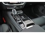 Volvo V60 T8 Plug-in hybrid AWD Plus Dark - Intellisafe Assist/Surround - Panoramisch schuif-/kanteldak - 360 graden camera - Harman Kardon Audio - Contourstoelen - Elektrisch bed. voorstoelen - Verwarmbare voorstoelen - Verwarmbaar stuurwiel - Trekhaak semi elektrisch inklapbaar - 18' LMV