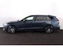Volvo V60 T8 Plug-in hybrid AWD Plus Dark - Intellisafe Assist/Surround - Panoramisch schuif-/kanteldak - 360 graden camera - Harman Kardon Audio - Contourstoelen - Elektrisch bed. voorstoelen - Verwarmbare voorstoelen - Verwarmbaar stuurwiel - Trekhaak semi elektrisch inklapbaar - 18' LMV