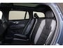 Volvo V60 T8 Plug-in hybrid AWD Plus Dark - Intellisafe Assist/Surround - Panoramisch schuif-/kanteldak - 360 graden camera - Harman Kardon Audio - Contourstoelen - Elektrisch bed. voorstoelen - Verwarmbare voorstoelen - Verwarmbaar stuurwiel - Trekhaak semi elektrisch inklapbaar - 18' LMV