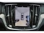 Volvo V60 T8 Plug-in hybrid AWD Plus Dark - Intellisafe Assist/Surround - Panoramisch schuif-/kanteldak - 360 graden camera - Harman Kardon Audio - Contourstoelen - Elektrisch bed. voorstoelen - Verwarmbare voorstoelen - Verwarmbaar stuurwiel - Trekhaak semi elektrisch inklapbaar - 18' LMV
