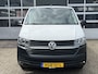 Volkswagen Transporter 2.0 TDI L2H1 DC 150pk Airco Cruise controle Trekhaak 2500kg trekgewicht Apple carplay Navigatiesysteem 5-Persoons Euro 6 Telefoonverbinding Dealer onderhouden