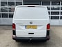 Volkswagen Transporter 2.0 TDI L2H1 DC 150pk Airco Cruise controle Trekhaak 2500kg trekgewicht Apple carplay Navigatiesysteem 5-Persoons Euro 6 Telefoonverbinding Dealer onderhouden