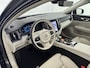 Volvo V60 T6 Recharge Ultra Dark | 19" | Harman Kardon | Panoramadak | Head-Up | Full LED | 360 Camera | Elektr. verst. Stoelen | Stoel/Stuur/Achterbankverwarming | Adaptieve Cruise | BLIS