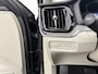 Volvo V60 T6 Recharge Ultra Dark | 19" | Harman Kardon | Panoramadak | Head-Up | Full LED | 360 Camera | Elektr. verst. Stoelen | Stoel/Stuur/Achterbankverwarming | Adaptieve Cruise | BLIS