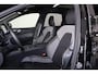 Volvo XC60 T6 Recharge AWD Plus Black Edition - Panorama/schuifdak - Luchtvering - IntelliSafe Assist & Surround - 360º Camera - Harman Kardon audio - Adaptieve LED koplampen - Verwarmde voorstoelen, stuur & achterbank - Parkeersensoren voor & achter - Elektr. bedienb. voorstoelen met geheugen - Head up display - Draadloze tel. lader - Extra getint glas - Inklapbare trekhaak - 22'' LMV