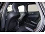 Volvo XC60 T6 Recharge AWD Plus Black Edition - Panorama/schuifdak - Luchtvering - IntelliSafe Assist & Surround - 360º Camera - Harman Kardon audio - Adaptieve LED koplampen - Verwarmde voorstoelen, stuur & achterbank - Parkeersensoren voor & achter - Elektr. bedienb. voorstoelen met geheugen - Head up display - Draadloze tel. lader - Extra getint glas - Inklapbare trekhaak - 22'' LMV