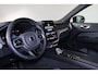 Volvo XC60 T6 Recharge AWD Plus Black Edition - Panorama/schuifdak - Luchtvering - IntelliSafe Assist & Surround - 360º Camera - Harman Kardon audio - Adaptieve LED koplampen - Verwarmde voorstoelen, stuur & achterbank - Parkeersensoren voor & achter - Elektr. bedienb. voorstoelen met geheugen - Head up display - Draadloze tel. lader - Extra getint glas - Inklapbare trekhaak - 22'' LMV