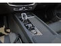 Volvo XC60 T6 Recharge AWD Plus Black Edition - Panorama/schuifdak - Luchtvering - IntelliSafe Assist & Surround - 360º Camera - Harman Kardon audio - Adaptieve LED koplampen - Verwarmde voorstoelen, stuur & achterbank - Parkeersensoren voor & achter - Elektr. bedienb. voorstoelen met geheugen - Head up display - Draadloze tel. lader - Extra getint glas - Inklapbare trekhaak - 22'' LMV