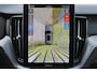 Volvo XC60 T6 Recharge AWD Plus Black Edition - Panorama/schuifdak - Luchtvering - IntelliSafe Assist & Surround - 360º Camera - Harman Kardon audio - Adaptieve LED koplampen - Verwarmde voorstoelen, stuur & achterbank - Parkeersensoren voor & achter - Elektr. bedienb. voorstoelen met geheugen - Head up display - Draadloze tel. lader - Extra getint glas - Inklapbare trekhaak - 22'' LMV
