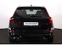 Volvo XC60 T6 Recharge AWD Plus Black Edition - Panorama/schuifdak - Luchtvering - IntelliSafe Assist & Surround - 360º Camera - Harman Kardon audio - Adaptieve LED koplampen - Verwarmde voorstoelen, stuur & achterbank - Parkeersensoren voor & achter - Elektr. bedienb. voorstoelen met geheugen - Head up display - Draadloze tel. lader - Extra getint glas - Inklapbare trekhaak - 22'' LMV