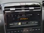 Hyundai Tucson 1.6 T-GDI PHEV Comfort Smart 4WD / SOH 100% / Dealer onderhouden / Fabrieksgarantie tot 06-2027 / Trekhaak afneembaar / Trekgewicht 1350 kg / Stuur- & Stoelverwarming / Achteruitrijcamera / Elektrische achterklep / Adaptief cruise control /