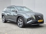 Hyundai Tucson 1.6 T-GDI PHEV Comfort Smart 4WD / SOH 100% / Dealer onderhouden / Fabrieksgarantie tot 06-2027 / Trekhaak afneembaar / Trekgewicht 1350 kg / Stuur- & Stoelverwarming / Achteruitrijcamera / Elektrische achterklep / Adaptief cruise control /