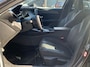 Peugeot 308 SW 1.2 PureTech Allure Camera | Adaptieve Cruise | Parkeersensoren | 17" Lichtmetaal | Navigatie | Leder/Stof | Achteruitrijcamera | Apple Carplay/Android Auto|telefoonintegratie premium | Cruise control adaptief