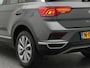 Volkswagen T-Roc 1.5 TSI 150 PK Style DSG Automaat | Navigatie | Adaptieve Cruise Control | Stoelverwarming | Achteruitrijcamera | Trekhaak |