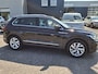 Volkswagen Tiguan 1.5 TSI Elegance 150 PK| Dealeronderhouden | Trekhaak | Navigatie | Achteruitrijcamera | Climatronic ( 3 zones ) | Parkeersensoren + Assistent | Achterklep Elektrisch