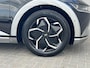Hyundai Ioniq 5 Lounge 73kWh / Fabrieksgarantie tot 05-2028 / Leder / Elektrische stoelen & klep / Stoelventilatie / Stuur-, stoel- en achterbank-verwarming / Camera 360° / HUD / Navi / Apple Carplay Android / 19" LM wielen /