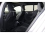 Volvo EX40 Twin Motor Performance Ultra Dark Edition 82 kWh - Panorama/schuifdak - IntelliSafe Assist & Surround - 360º Camera - Harman Kardon audio - Adaptieve LED koplampen - Verwarmde voorstoelen, stuur & achterbank - Parkeersensoren voor & achter - Elektr. bedienb. voorstoelen met geheugen links - Draadloze tel. lader - Extra getint glas - 20'' LMV