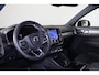 Volvo EX40 Twin Motor Performance Ultra Dark Edition 82 kWh - Panorama/schuifdak - IntelliSafe Assist & Surround - 360º Camera - Harman Kardon audio - Adaptieve LED koplampen - Verwarmde voorstoelen, stuur & achterbank - Parkeersensoren voor & achter - Elektr. bedienb. voorstoelen met geheugen links - Draadloze tel. lader - Extra getint glas - 20'' LMV