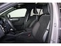 Volvo EX40 Twin Motor Performance Ultra Dark Edition 82 kWh - Panorama/schuifdak - IntelliSafe Assist & Surround - 360º Camera - Harman Kardon audio - Adaptieve LED koplampen - Verwarmde voorstoelen, stuur & achterbank - Parkeersensoren voor & achter - Elektr. bedienb. voorstoelen met geheugen links - Draadloze tel. lader - Extra getint glas - 20'' LMV