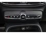 Volvo EX40 Twin Motor Performance Ultra Dark Edition 82 kWh - Panorama/schuifdak - IntelliSafe Assist & Surround - 360º Camera - Harman Kardon audio - Adaptieve LED koplampen - Verwarmde voorstoelen, stuur & achterbank - Parkeersensoren voor & achter - Elektr. bedienb. voorstoelen met geheugen links - Draadloze tel. lader - Extra getint glas - 20'' LMV