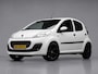 Peugeot 107 1.0 Active Sport (AIRCO,GROOT NAVI,BLACK/WHITE EDITION,ELEKTRISCHE RAMEN,GETINT,SPORTSTOELEN,LM VELGEN,NETTE STAAT)