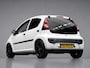 Peugeot 107 1.0 Active Sport (AIRCO,GROOT NAVI,BLACK/WHITE EDITION,ELEKTRISCHE RAMEN,GETINT,SPORTSTOELEN,LM VELGEN,NETTE STAAT)