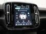 Volvo XC40 Ultimate Recharge Pure 69 kWh 231pk Dealer O.H. | Trekhaak Af Fabriek | Panodak | Adaptive Cruise | 360 Camera | Harman / Kardon | Sportstoelen Memory & Verwarmd | Warmtepomp | Keyless | Blis | Stuur Verwarmd | Google Assistent | DAB |