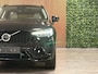 Volvo XC60 T6 AWD Recharge Plus Dark Long Range | Harman Kardon | All Season Banden | Adaptieve Cruise Control | Stoelverwarming voor+achter | Stuurwielverwarming | Parkeercamera | Pilot Assist | BLIS Dode Hoek Detectie | Standkachel met Volvo On Call App | Elektrische voorstoelen geheugen | Blond Lederen interieur | Zitting verlenging voorstoelen | Schuifdak | Google Infotainment | 19 Inch | Keyless Drive | Parkeersensoren voor+achter | Privacy Glass | DAB Radio | Apple Carplay/Android Auto | Draadloos telefoon opladen | Volvo On Call met mobiele App functie |