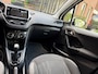 Peugeot 208 1.2 VTi Active / bj.2014 / kleur: wit / airco / navigatie / cruise control /etc. NAP met 128941 km.en APK tot 07/2027.