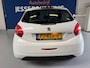Peugeot 208 1.2 VTi Active / bj.2014 / kleur: wit / airco / navigatie / cruise control /etc. NAP met 128941 km.en APK tot 07/2027.