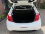 Peugeot 208 1.2 VTi Active / bj.2014 / kleur: wit / airco / navigatie / cruise control /etc. NAP met 128941 km.en APK tot 07/2027.
