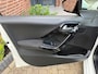 Peugeot 208 1.2 VTi Active / bj.2014 / kleur: wit / airco / navigatie / cruise control /etc. NAP met 128941 km.en APK tot 07/2027.